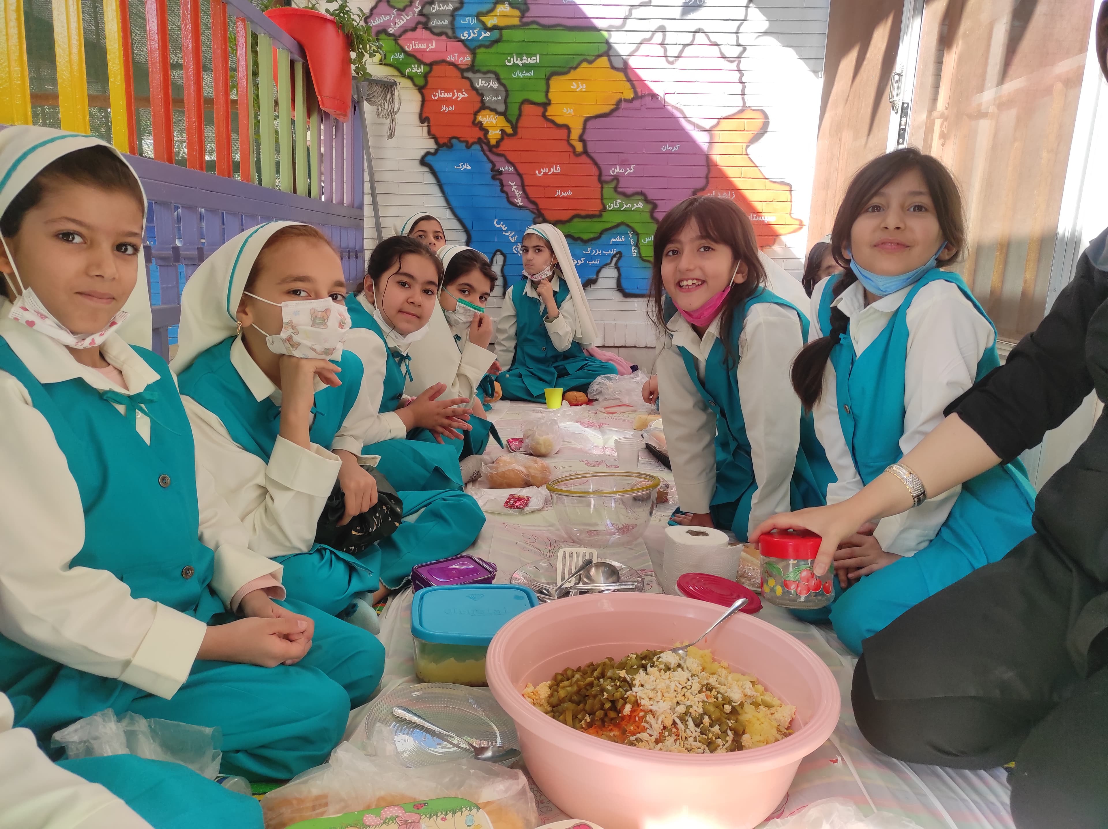 پخت الویه زنجیره ی غذایی کلاس سوم