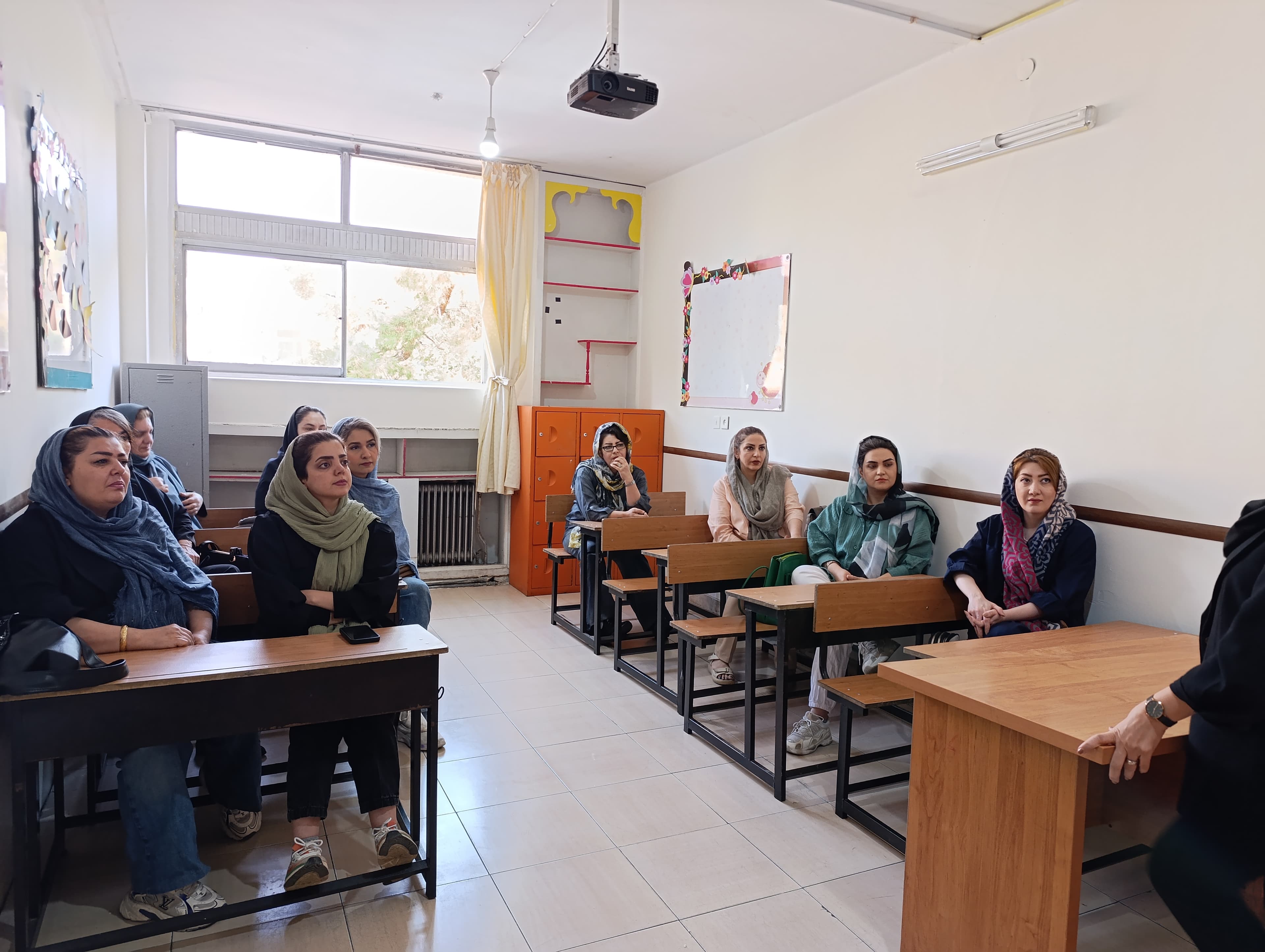 جلسه ی مشاوره و آشنایی با آموزگاران